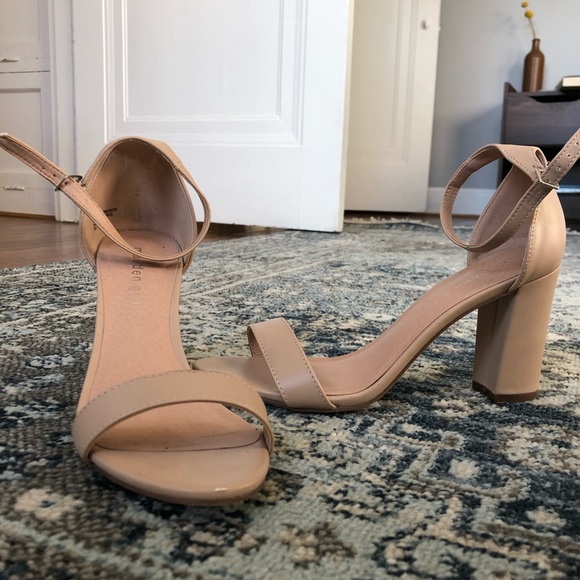 Steve Madden nude heels size 8 - Picture 3 of 3